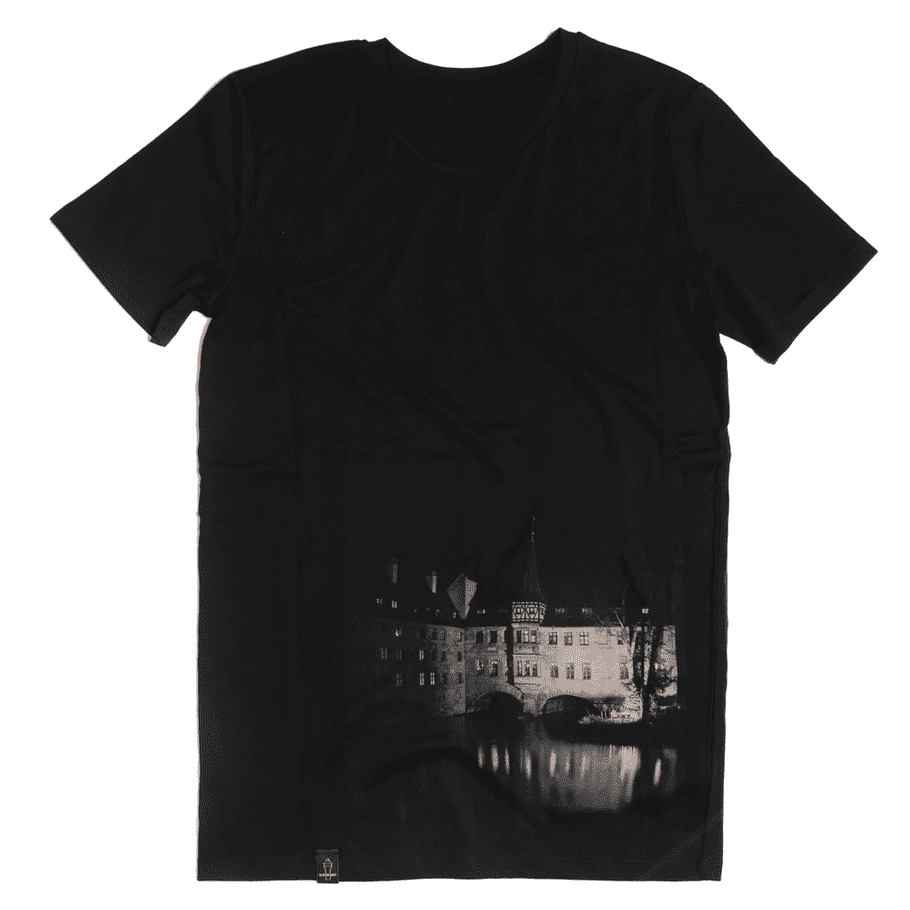 schwarzes-shirt-mit-gegerbtem-druck